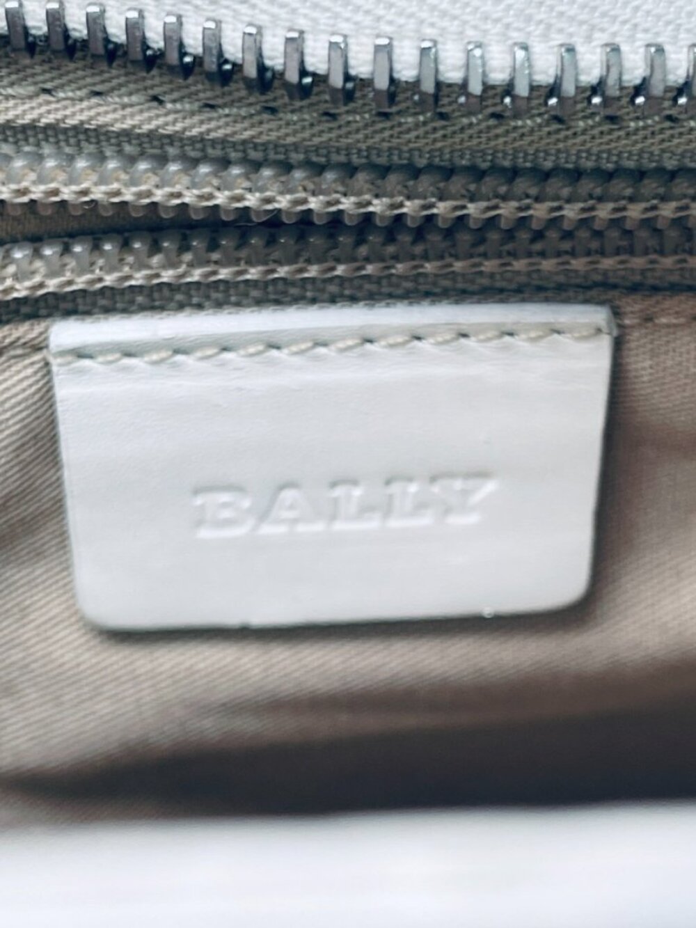 BALLY Vintage white leather baguette shoulder bag - Picture 4 of 11